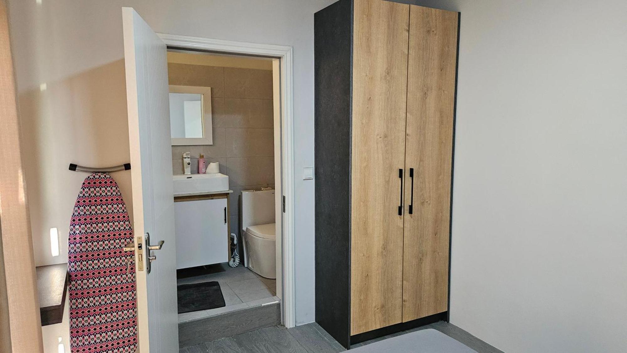 Cozy & Fully Equipped Apartment, 2mins Walk To Apartment *