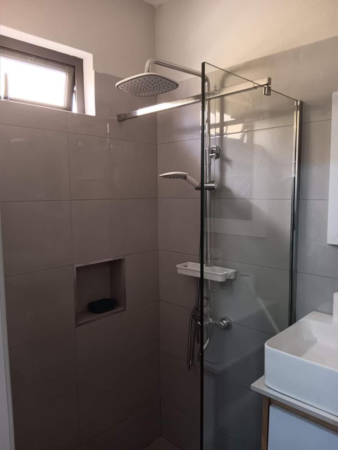 Cozy & Fully Equipped Apartment, 2mins Walk To Apartment